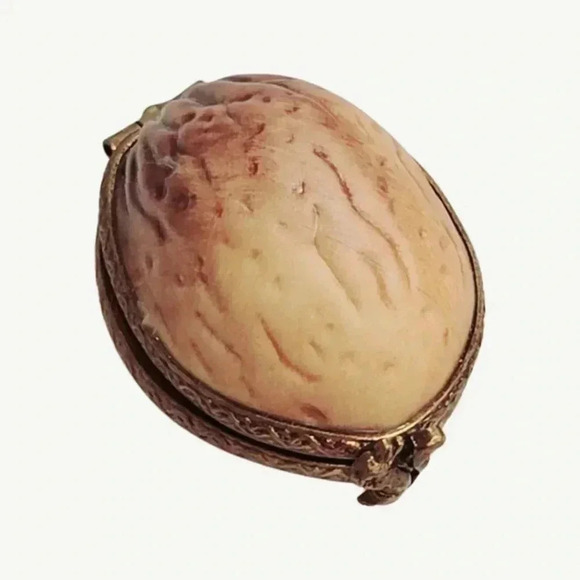 Acorn porcelain Limoge box - collectors item - Picture 2 of 3